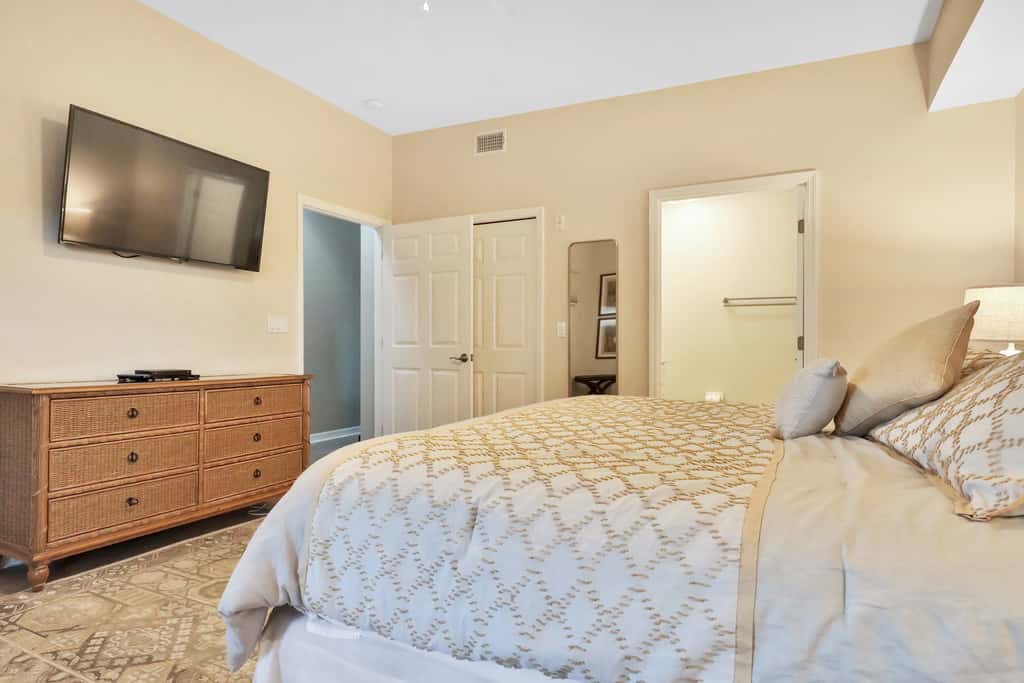 Beachfront condo with pool hot tub and Gulf views from the balcony