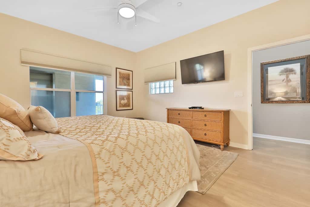 Beachfront condo with pool hot tub and Gulf views from the balcony