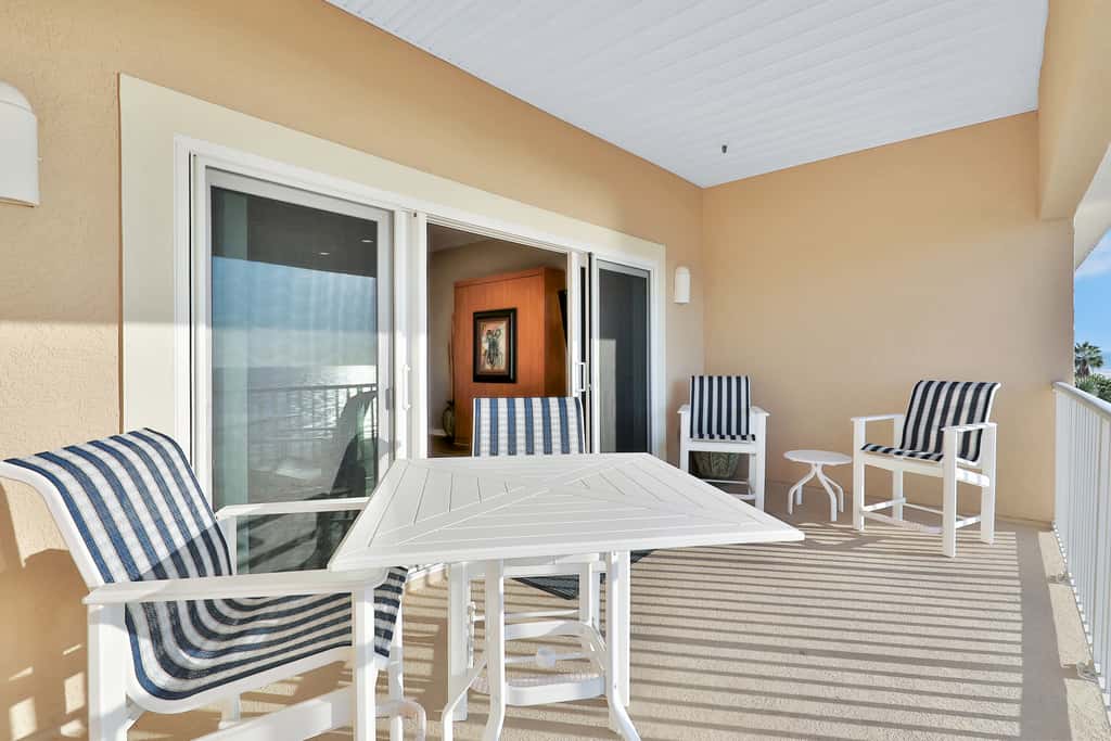 Beachfront condo with pool hot tub and Gulf views from the balcony