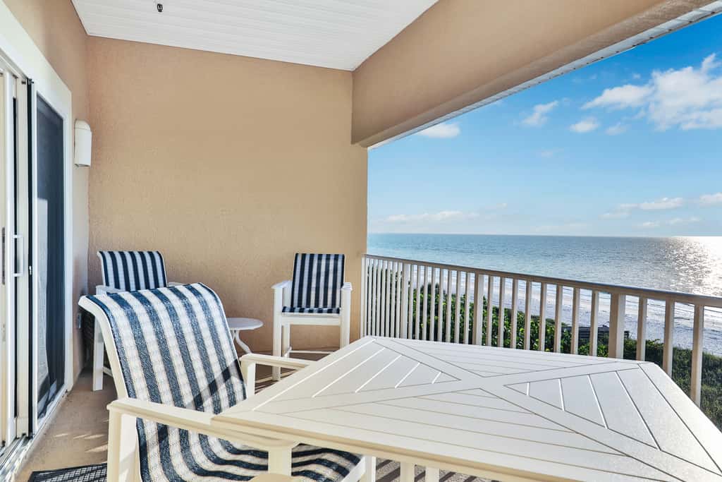 Beachfront condo with pool hot tub and Gulf views from the balcony