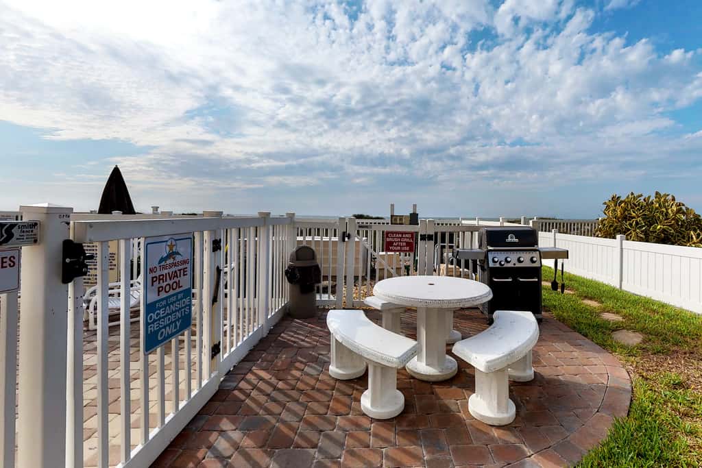 Beachfront condo with pool hot tub and Gulf views from the balcony