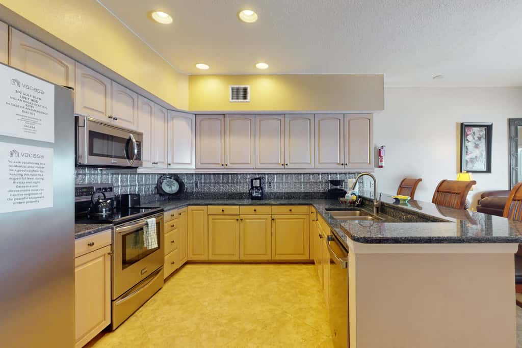 Welcoming Gulf front condo with pool and hot tub direct beach access