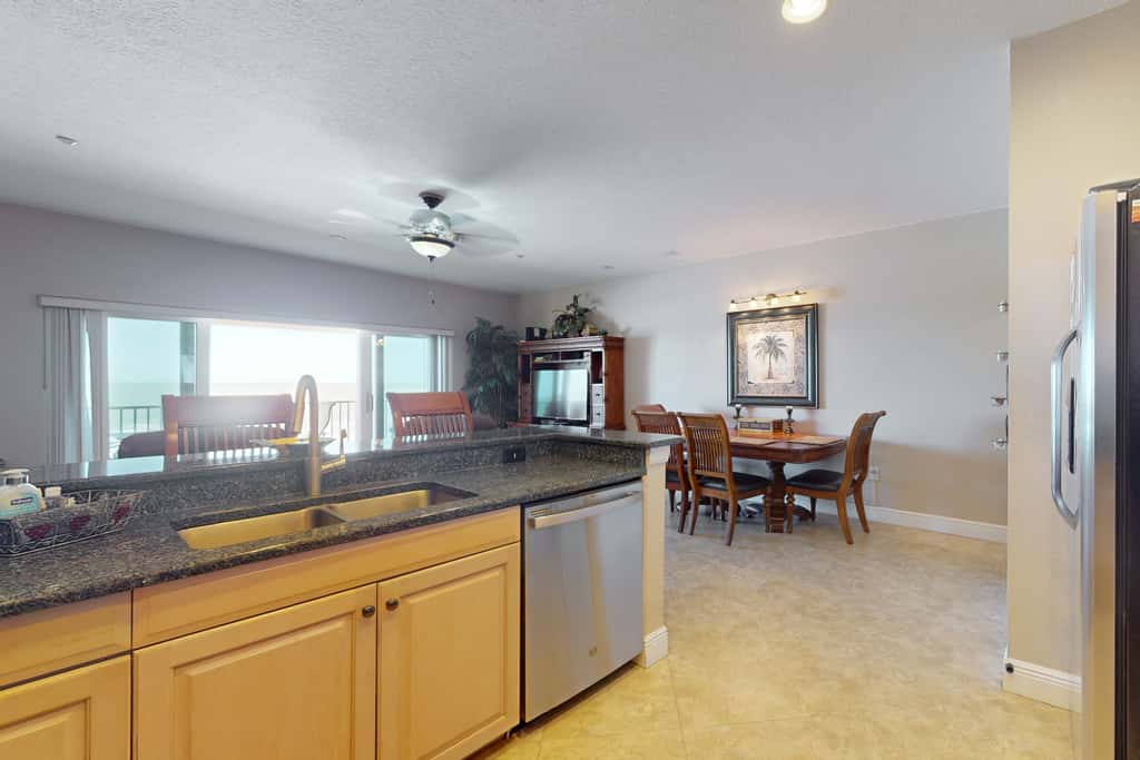 Welcoming Gulf front condo with pool and hot tub direct beach access