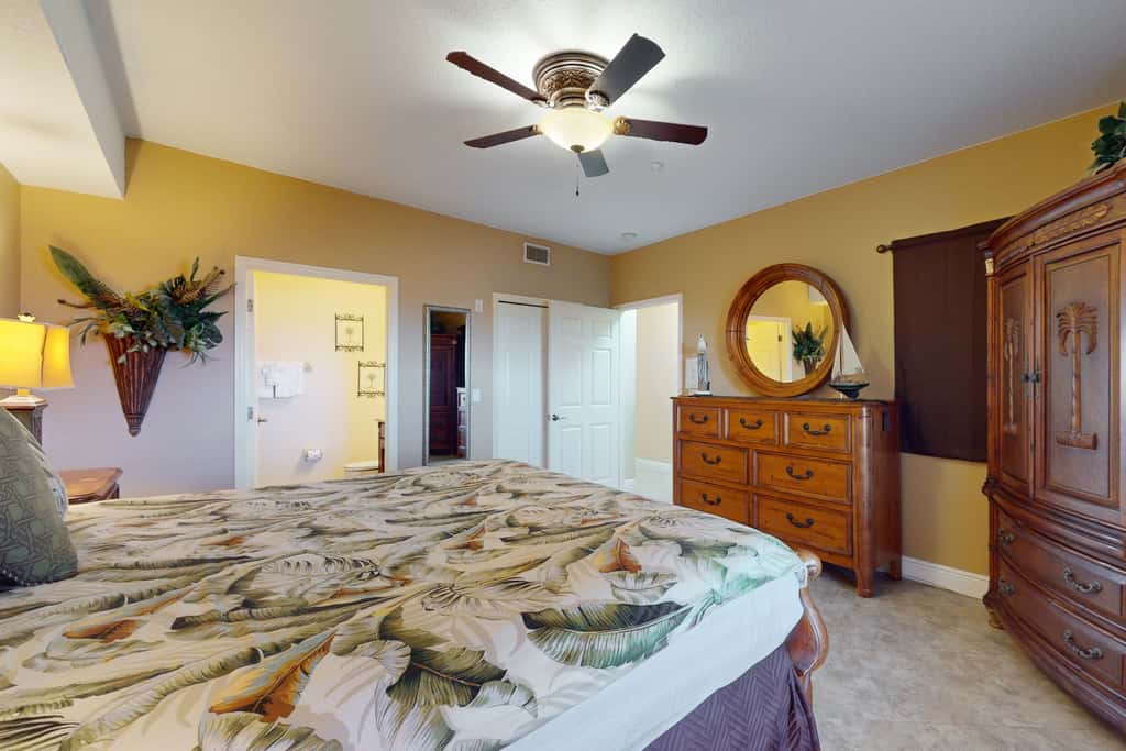 Welcoming Gulf front condo with pool and hot tub direct beach access