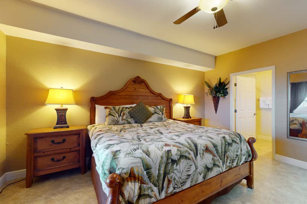 Welcoming Gulf front condo with pool and hot tub direct beach access