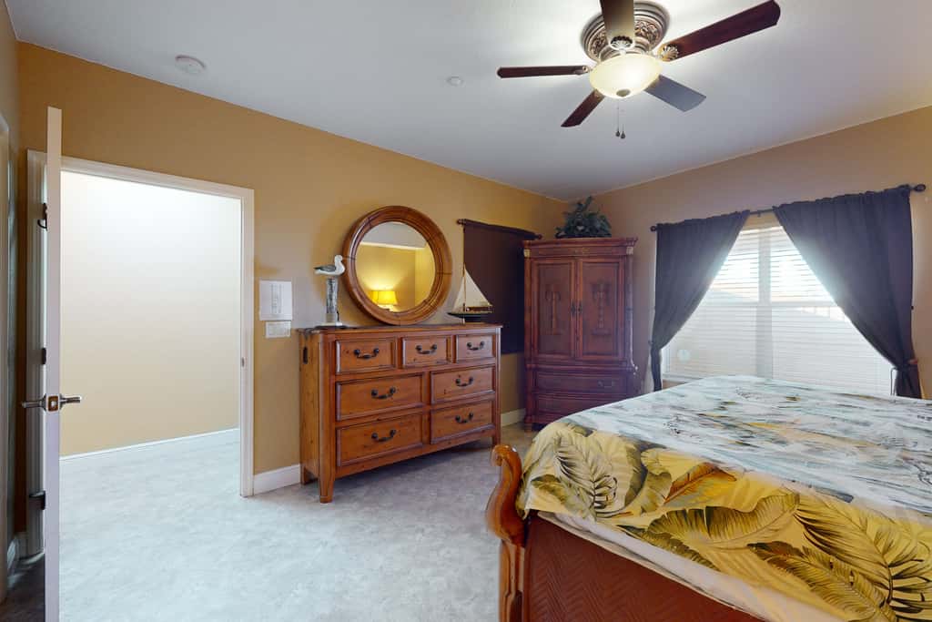 Welcoming Gulf front condo with pool and hot tub direct beach access