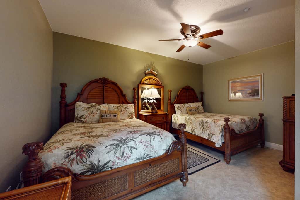 Welcoming Gulf front condo with pool and hot tub direct beach access