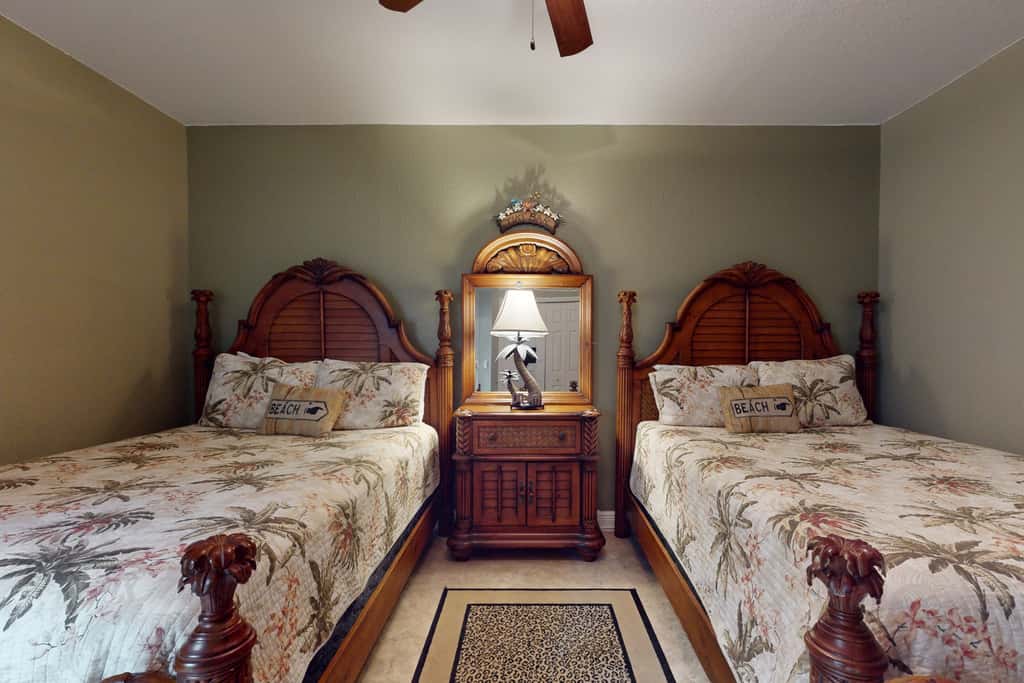Welcoming Gulf front condo with pool and hot tub direct beach access