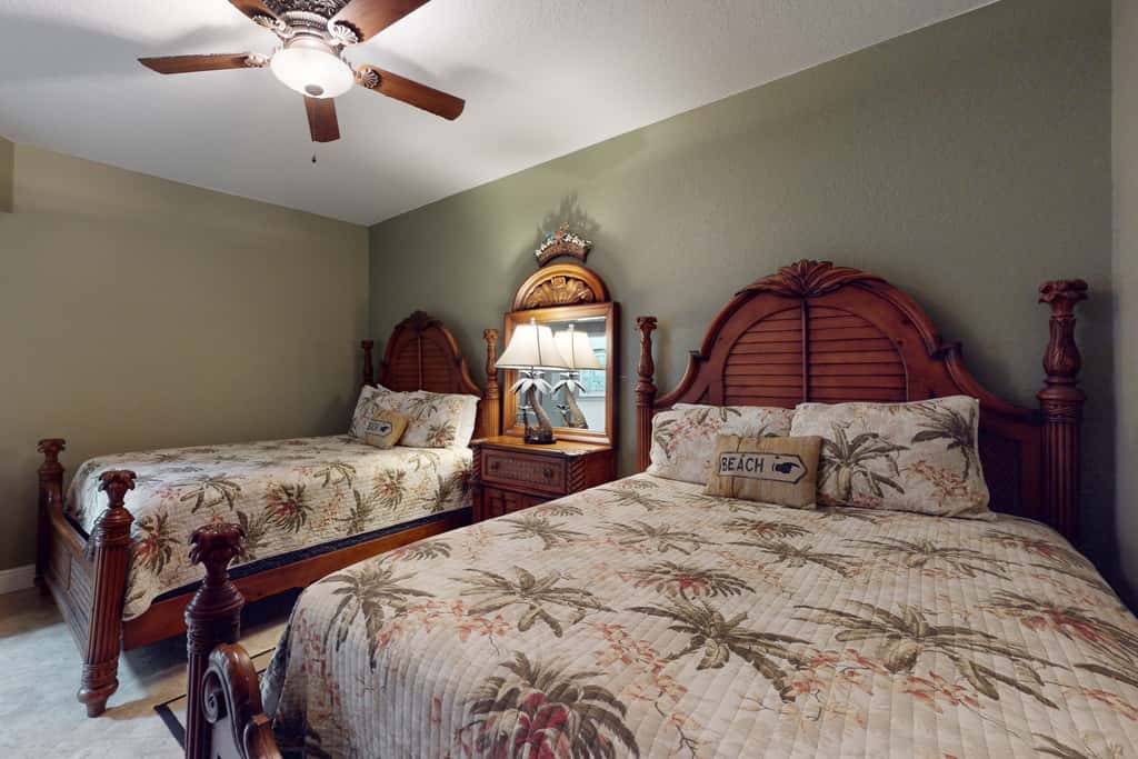 Welcoming Gulf front condo with pool and hot tub direct beach access