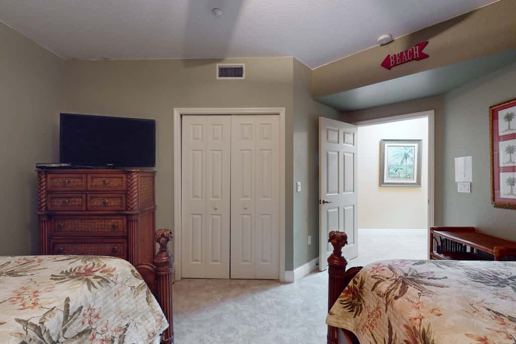 Welcoming Gulf front condo with pool and hot tub direct beach access