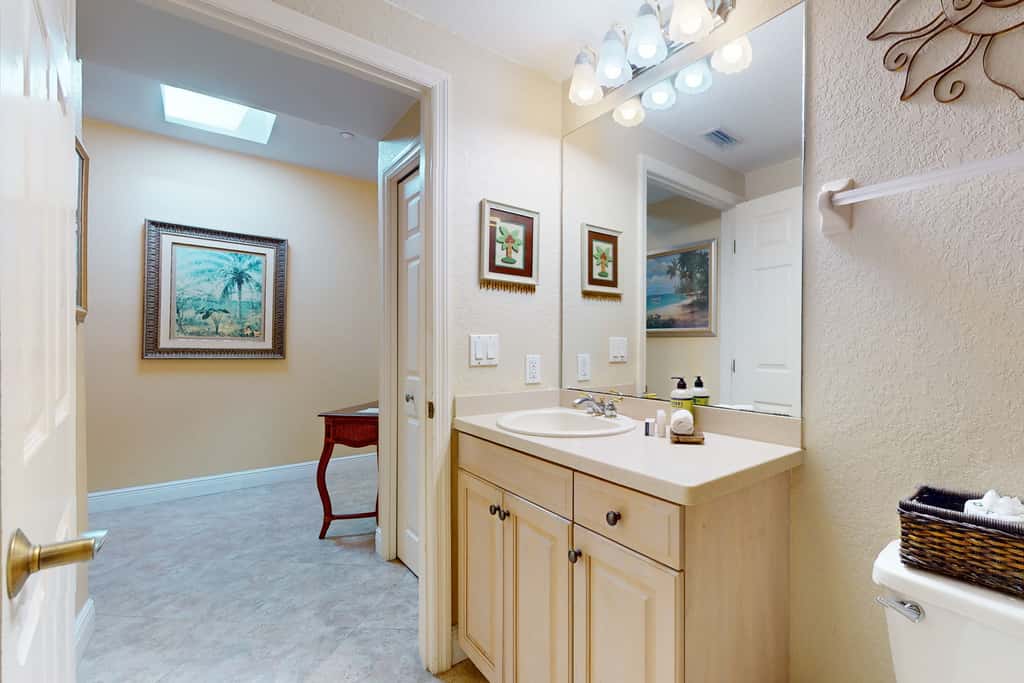 Welcoming Gulf front condo with pool and hot tub direct beach access