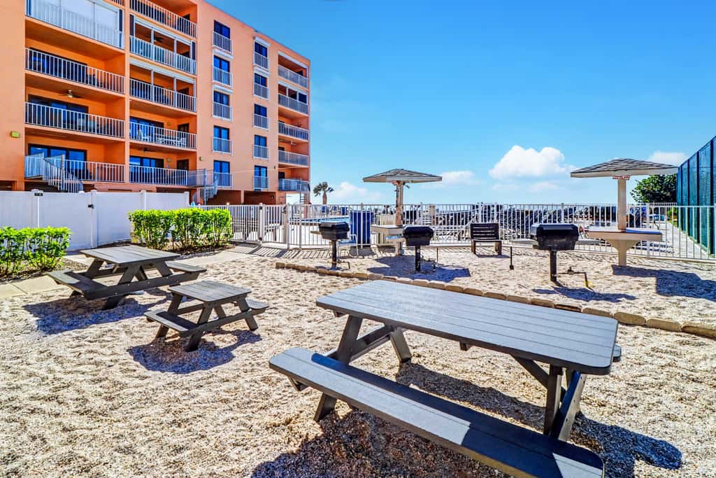 Bright and recently redone condo hot tub pool and tennis direct beach access
