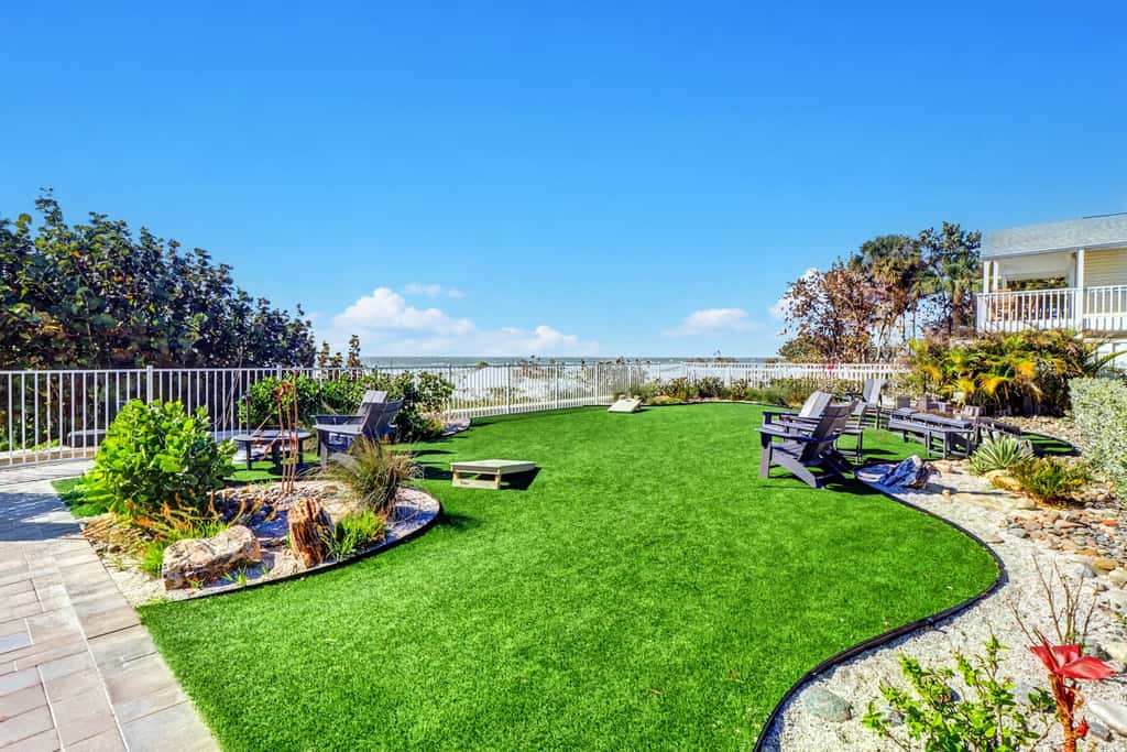 Bright and recently redone condo hot tub pool and tennis direct beach access