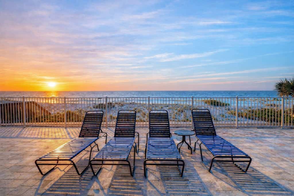 Bright and recently redone condo hot tub pool and tennis direct beach access