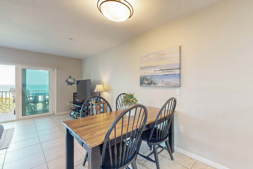 Beachfront corner condo with pool and hot tub easy access to dining