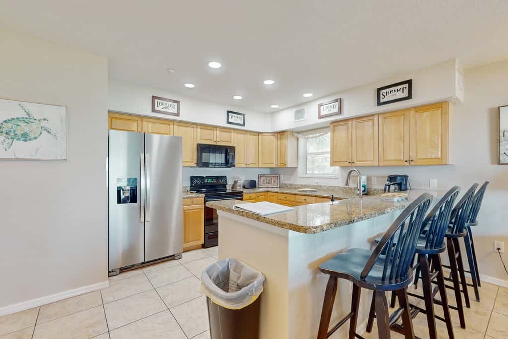 Beachfront corner condo with pool and hot tub easy access to dining