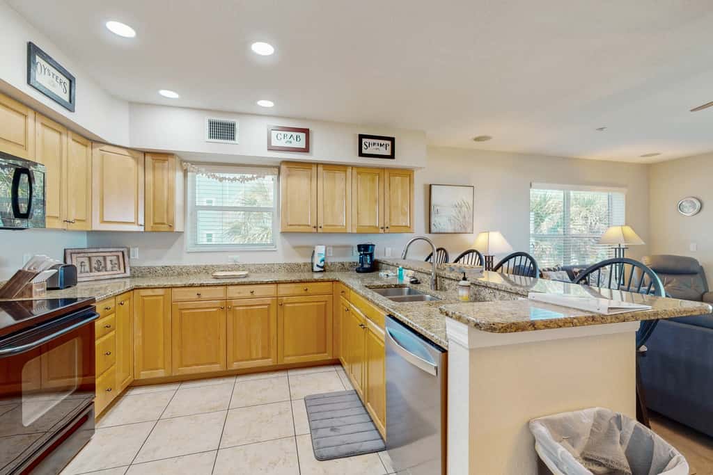 Beachfront corner condo with pool and hot tub easy access to dining