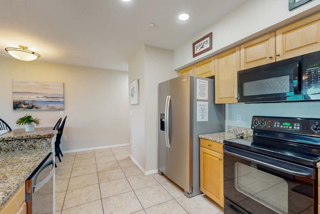 Beachfront corner condo with pool and hot tub easy access to dining