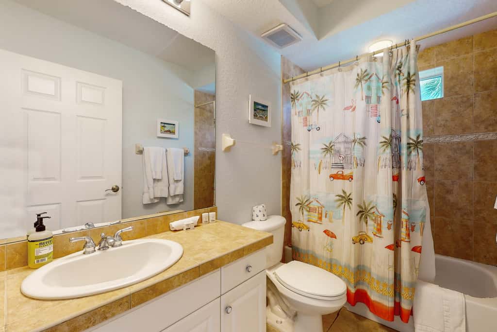 Beachfront corner condo with pool and hot tub easy access to dining