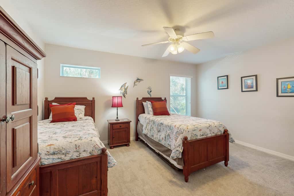 Beachfront corner condo with pool and hot tub easy access to dining