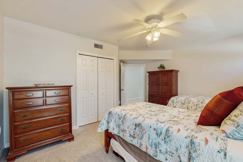 Beachfront corner condo with pool and hot tub easy access to dining