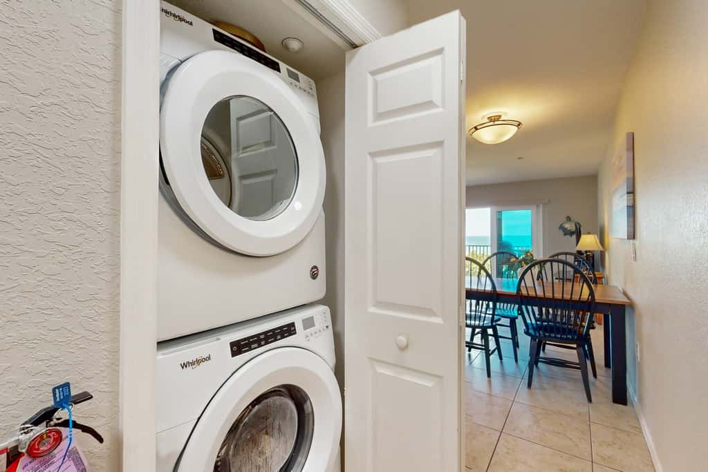 Beachfront corner condo with pool and hot tub easy access to dining