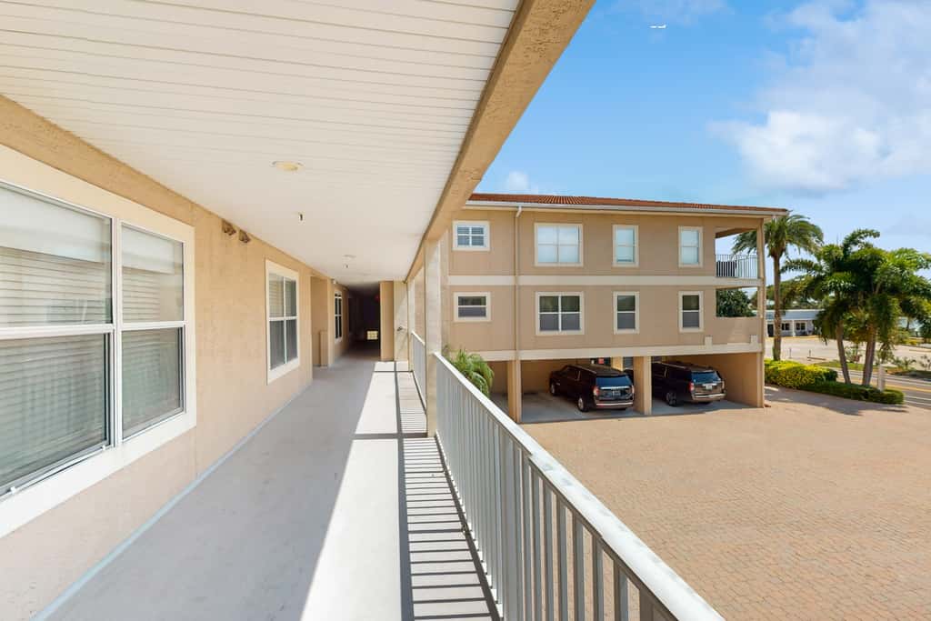 Beachfront corner condo with pool and hot tub easy access to dining