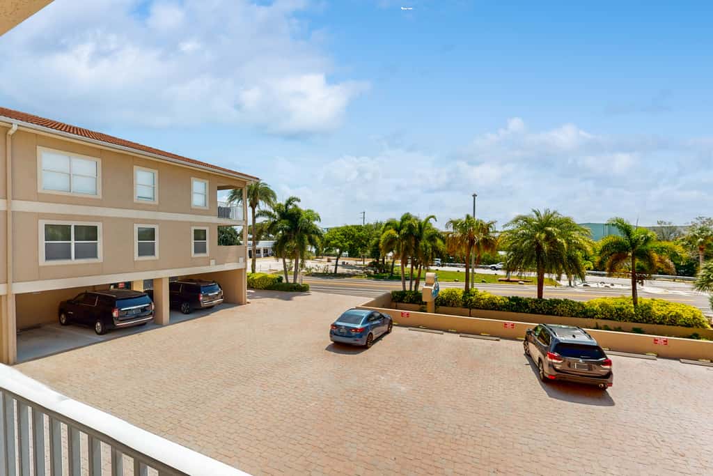 Beachfront corner condo with pool and hot tub easy access to dining