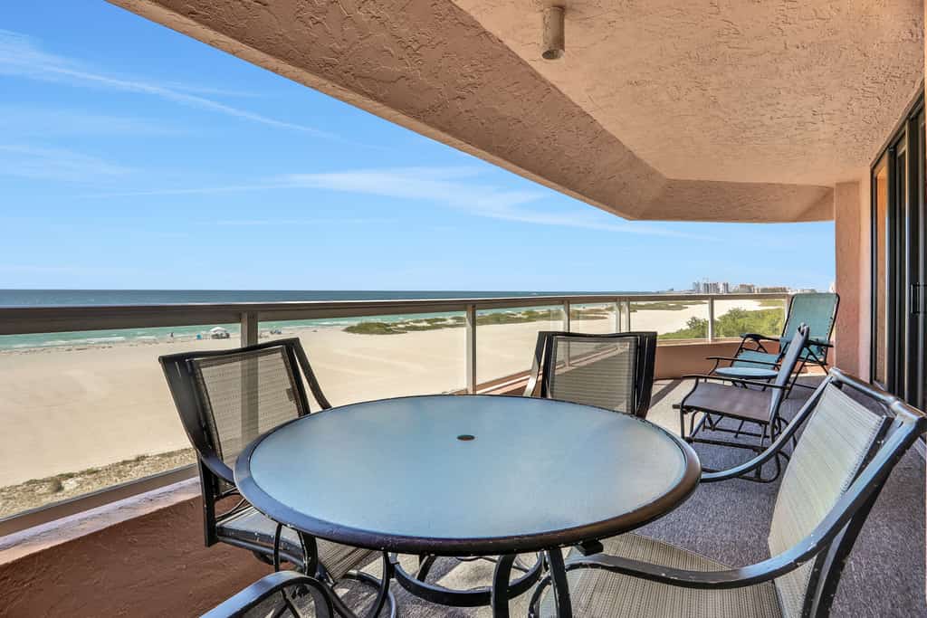 Crescent Beach Club