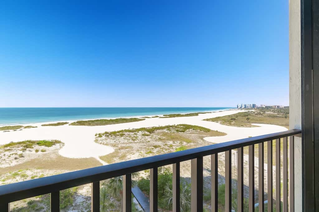 Peaceful Sand Key condo near beaches with hot tub pool and stunning views