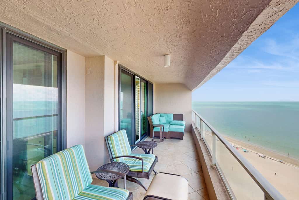 Crescent Beach Club