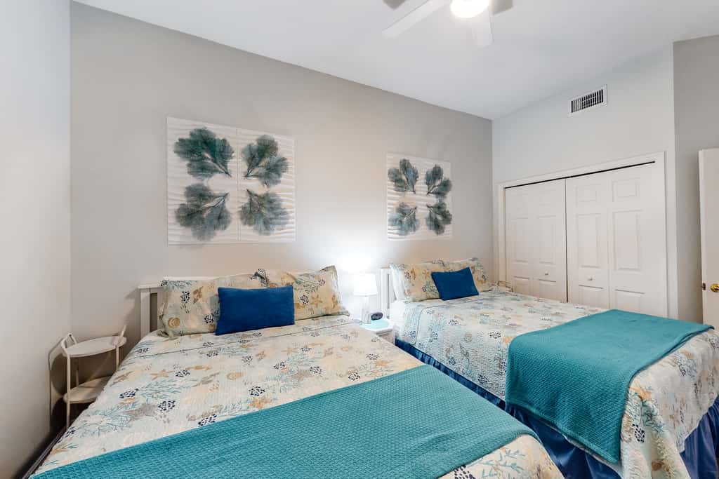 Beautiful condo minutes form beach with WiFi AC and pool One dog OK