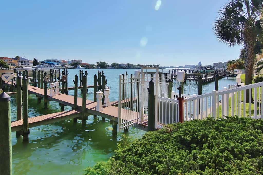 Beautiful condo minutes form beach with WiFi AC and pool One dog OK