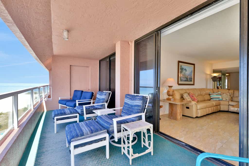 Crescent Beach Club