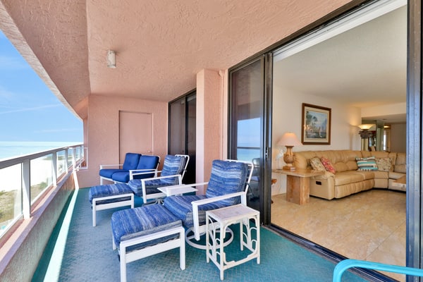 Crescent Beach Club