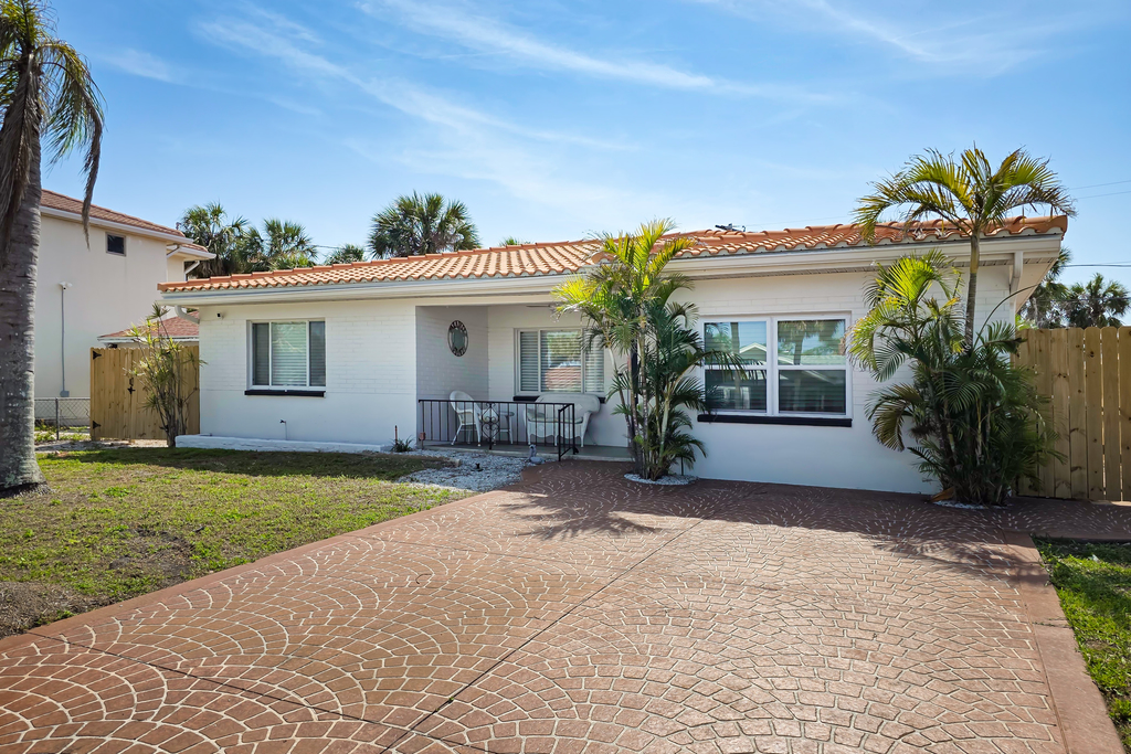 Fully renovated home with furnished patio washer dryer AC walk to the beach