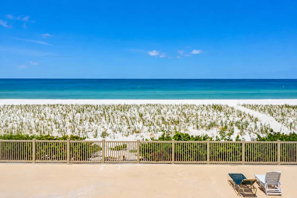 Charming Gulf front condo with views of Belleair Beach with central AC