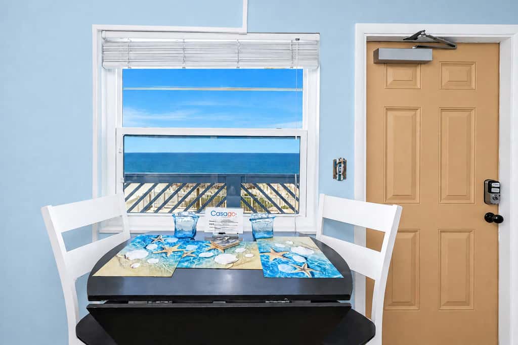 Charming Gulf front condo with views of Belleair Beach with central AC