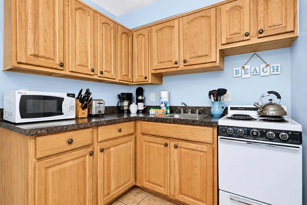 Charming Gulf front condo with views of Belleair Beach with central AC