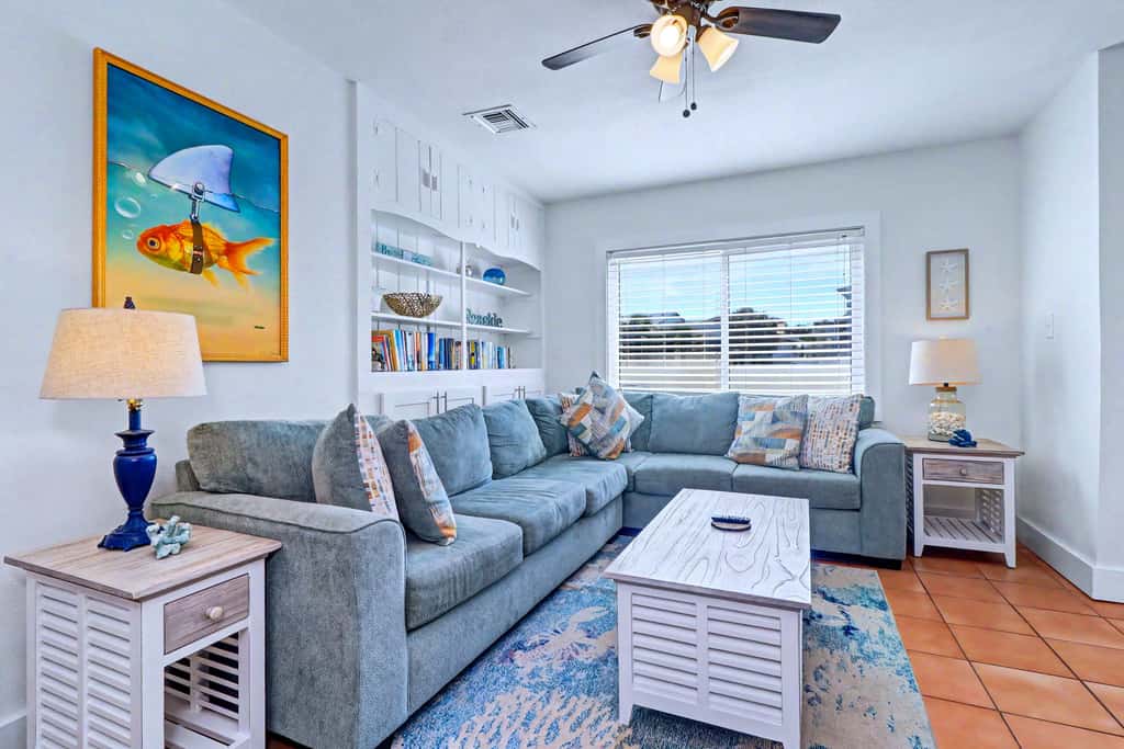 Delightful condo with beach and pool access washer dryer