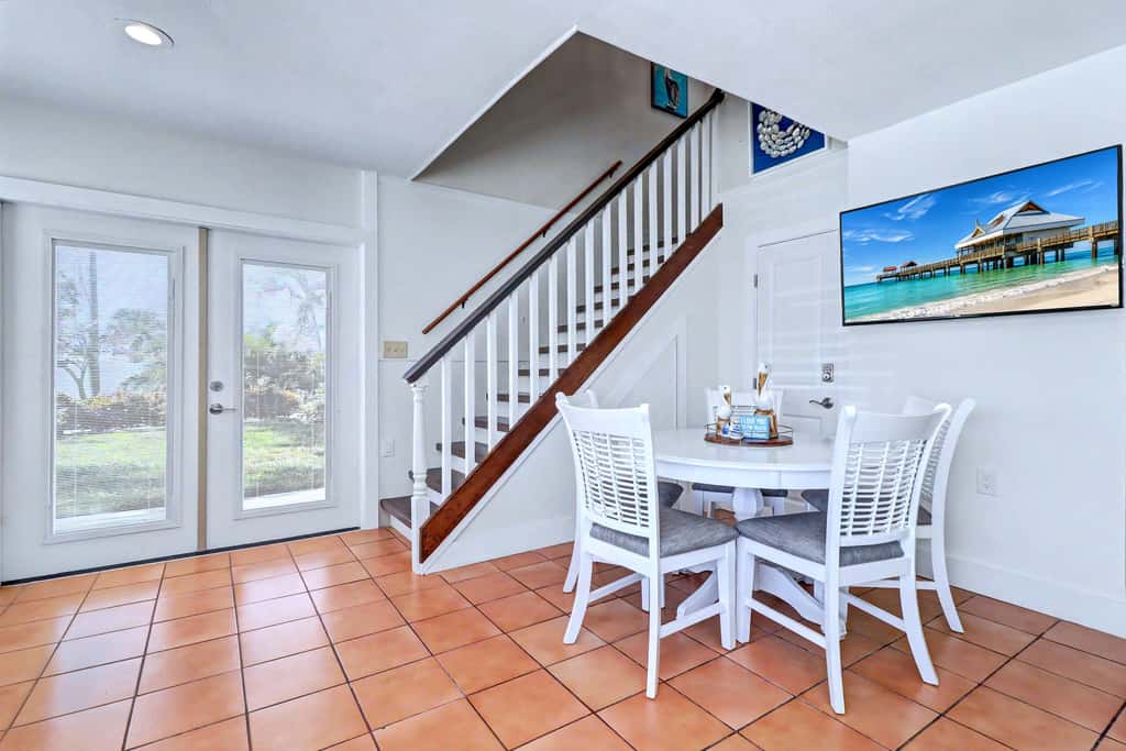 Delightful condo with beach and pool access washer dryer