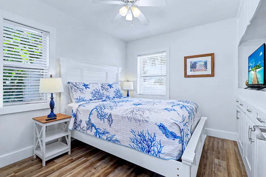 Delightful condo with beach and pool access washer dryer