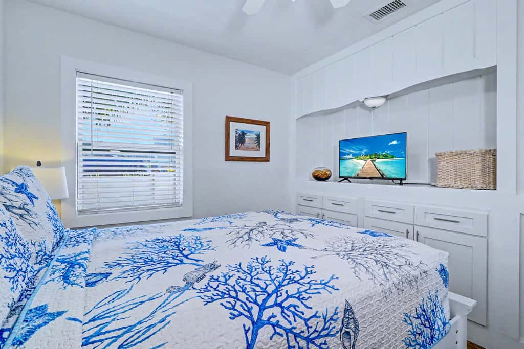 Delightful condo with beach and pool access washer dryer