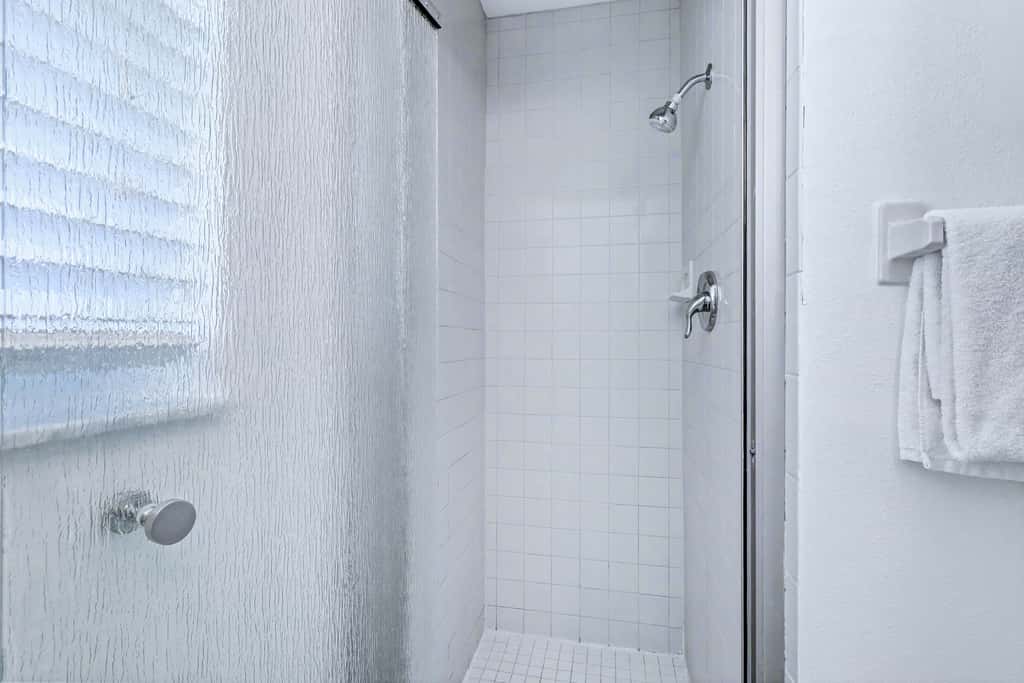 Delightful condo with beach and pool access washer dryer