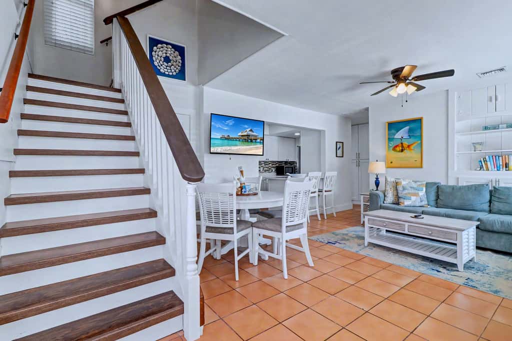 Delightful condo with beach and pool access washer dryer