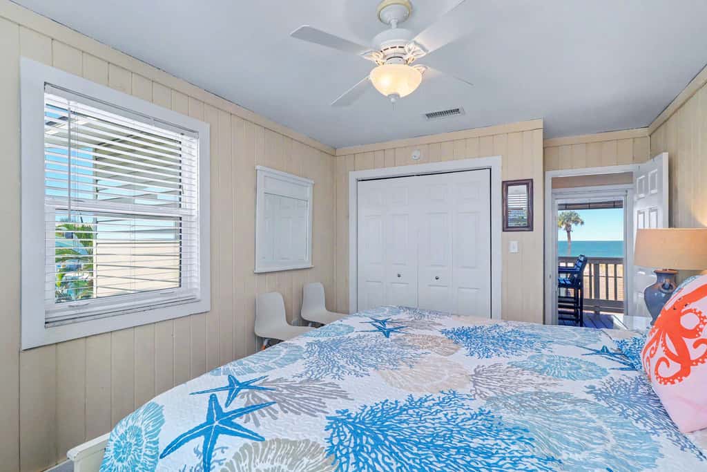 Delightful condo with beach and pool access washer dryer
