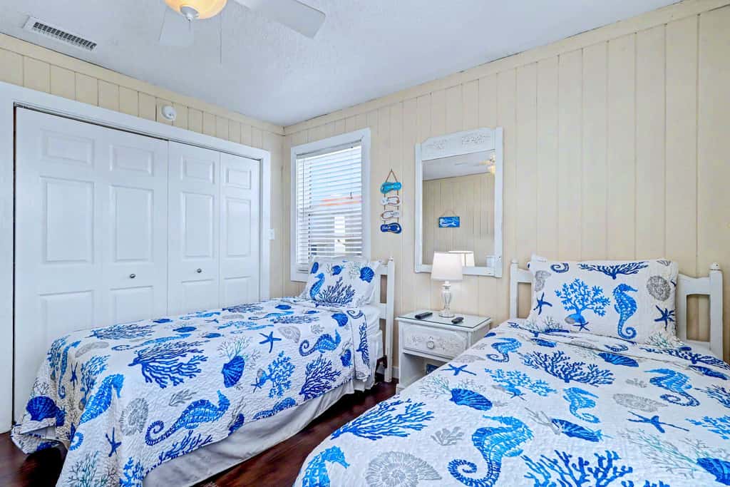 Delightful condo with beach and pool access washer dryer