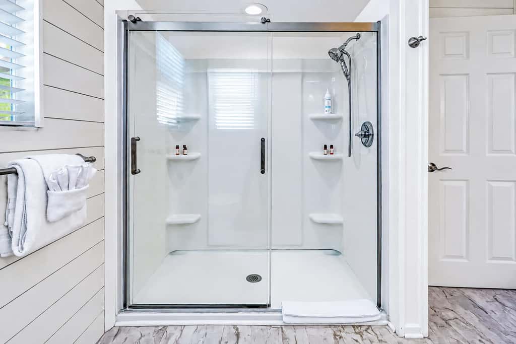 Delightful condo with beach and pool access washer dryer