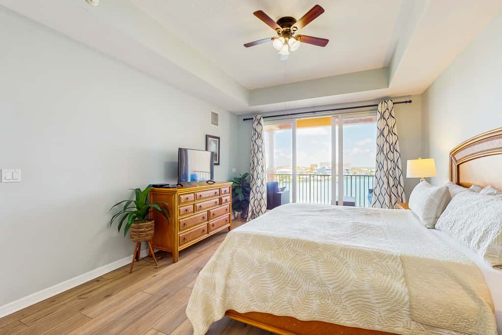 Dog friendly bayfront 4th floor condo with bay views heated pool and spa WD