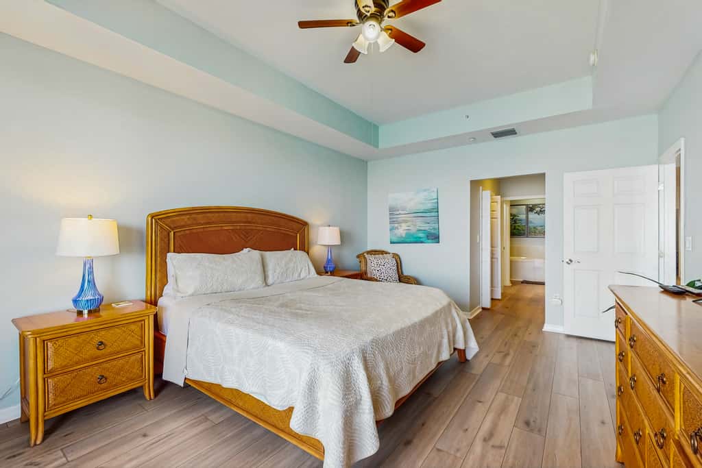 Dog friendly bayfront 4th floor condo with bay views heated pool and spa WD